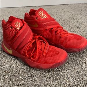 kyrie 2 gold swoosh